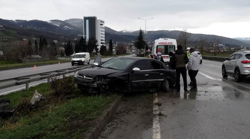 Samsun&rsquo;da otomobil bariye &ccedil;arptı: 1 yaralı
