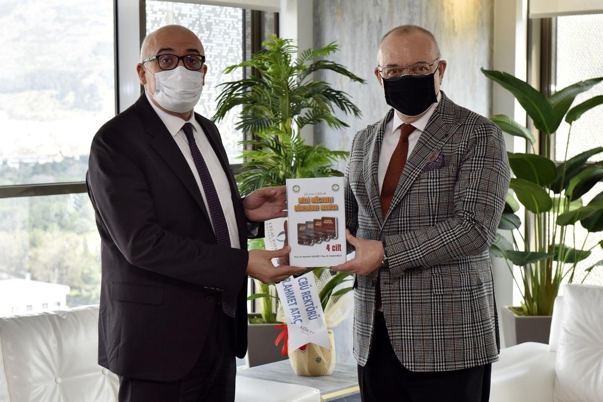 Rekt&ouml;r Ata&ccedil;&rsquo;tan Başkan Erg&uuml;n&rsquo;e &rsquo;hayırlı olsun&rsquo; ziyareti