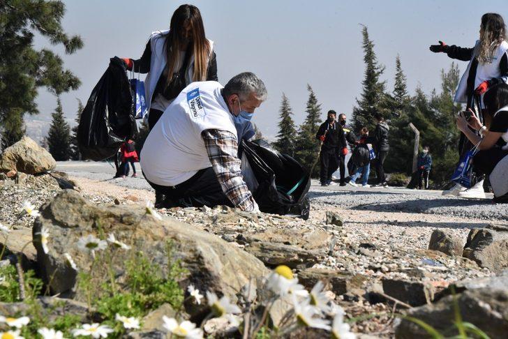 Yunusemreli doğaseverler çevre temizliği için toplandı G3