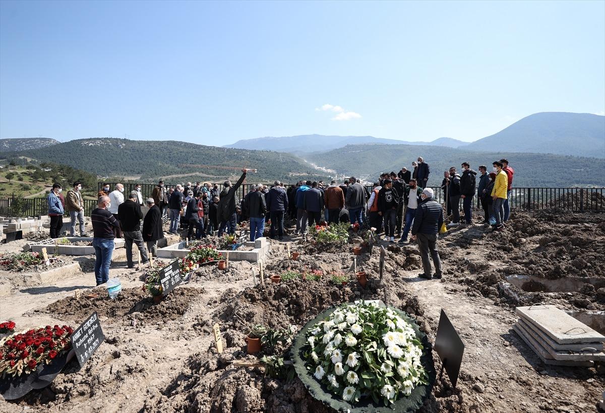 G&Uuml;NCELLEME 2 - İzmir'de 17 yaşındaki hamile kadın, birlikte yaşadığı kişi tarafından &ouml;ld&uuml;r&uuml;ld&uuml;