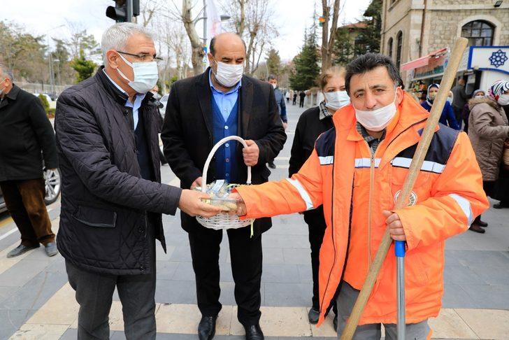 Başkan Güder’den vatandaşa kandil simidi G1