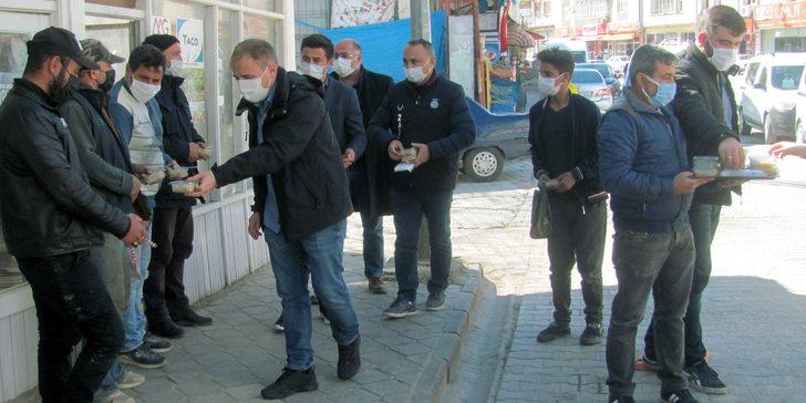 Kaymakam Mutlu irmik helvası dağıttı G3