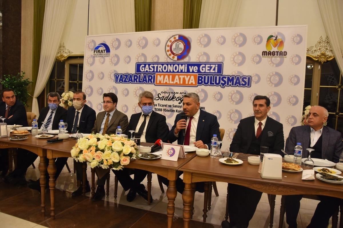 Malatya&rsquo;da gastronomi yazarlarına peynir ve kağıt kebabı tanıtıldı