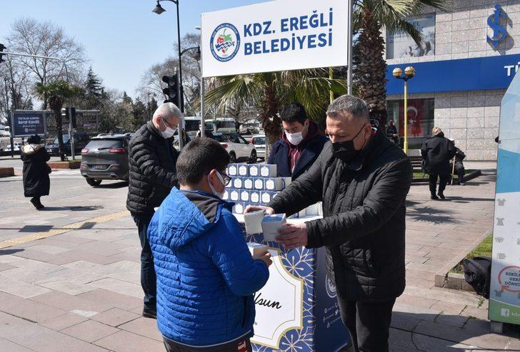 Kdz. Ereğli Belediyesi, kandil simidi dağıttı G2