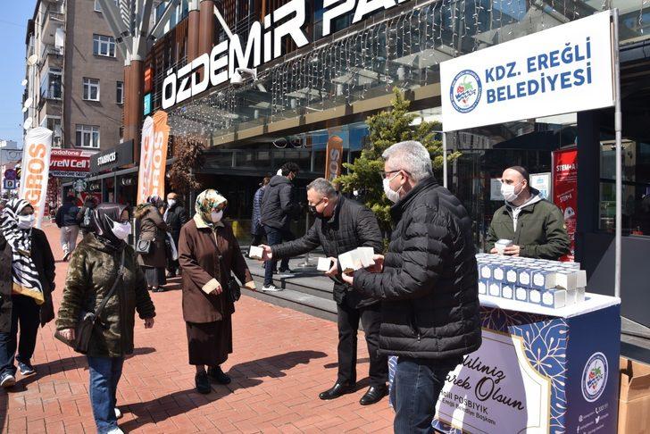 Kdz. Ereğli Belediyesi, kandil simidi dağıttı G3