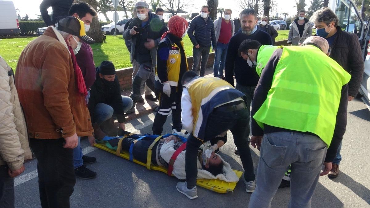 Otomobilin &ccedil;arptığı kadın metrelerce fırladı