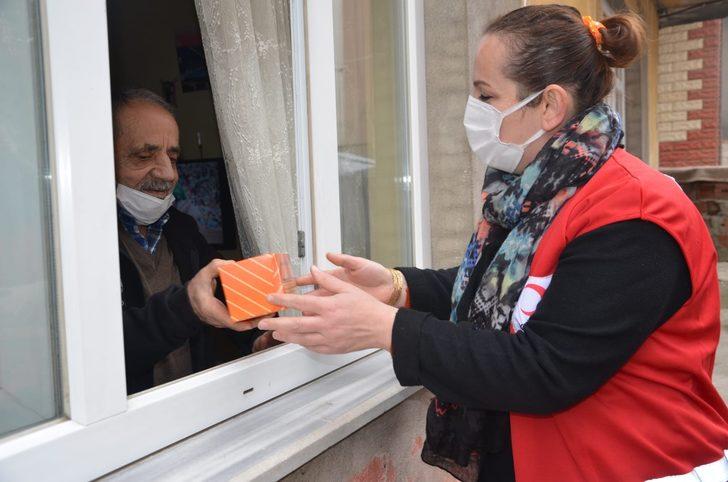 Simitler Kızılay’dan, dualar büyüklerden G4