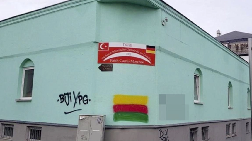 Almanya'da terör örgütü YPG/PKK, cami ve kültür merkezinin duvarına tehdit mesajı yazdı