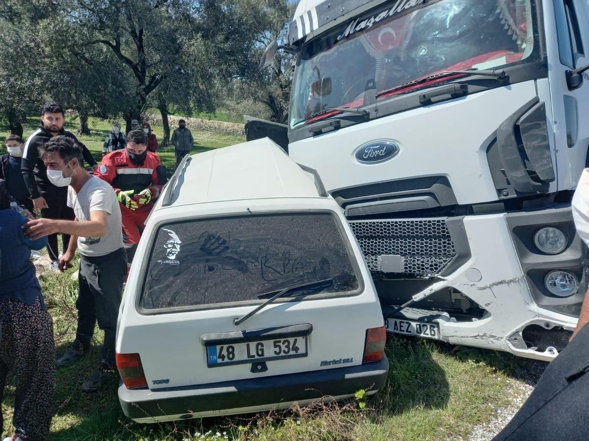 &Ccedil;ekici ile otomobil &ccedil;arpıştı: 1 yaralı