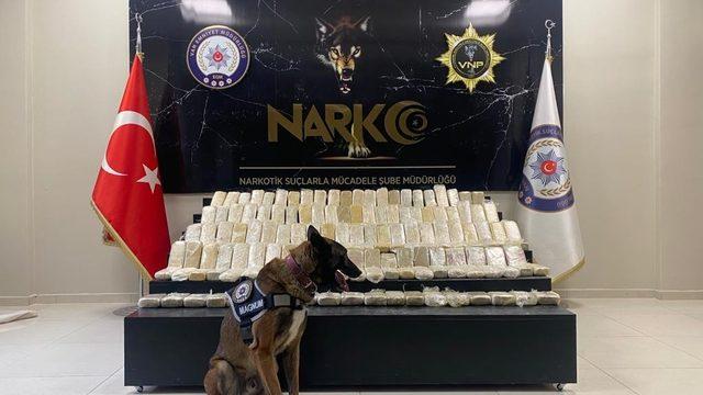 ’Magnum’ ilk icraatında 104 kilo eroin yakaladı