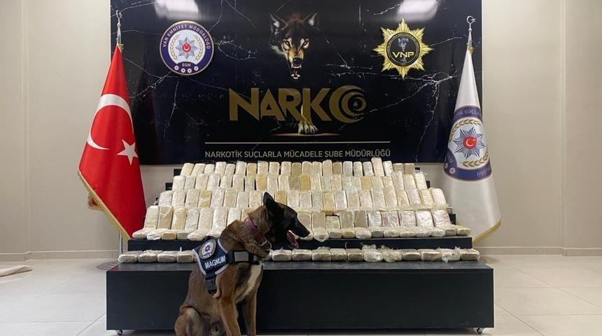 &rsquo;Magnum&rsquo; ilk icraatında 104 kilo eroin yakaladı
