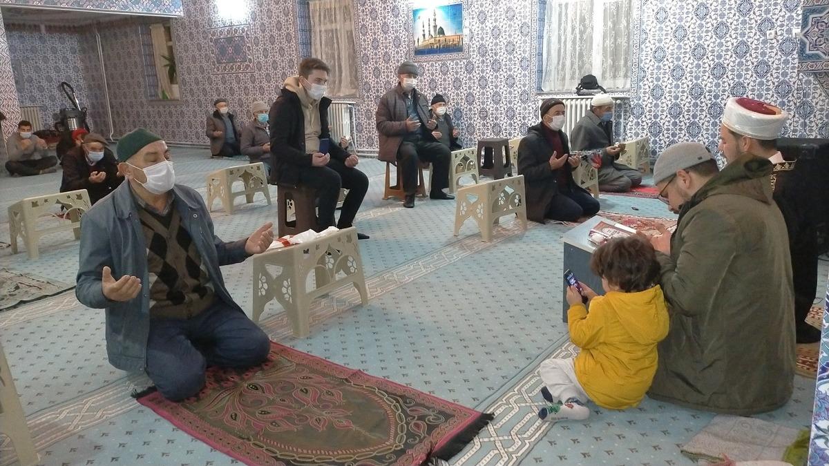 Seyitgazi&rsquo;de Berat Kandili dualarla idrak edildi