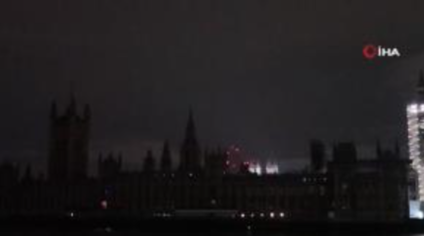 Londra&rsquo;nın simgeleri karanlıkta kaldı