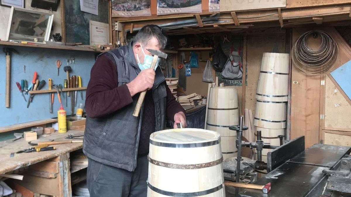 Yarım asırlık marangoz at&ouml;lyesinde &uuml;retim devam ediyor