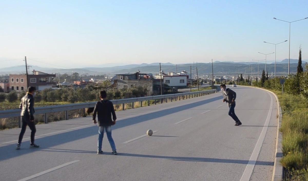 &Ccedil;ocukların &ouml;l&uuml;m&uuml;ne futbol aşkı