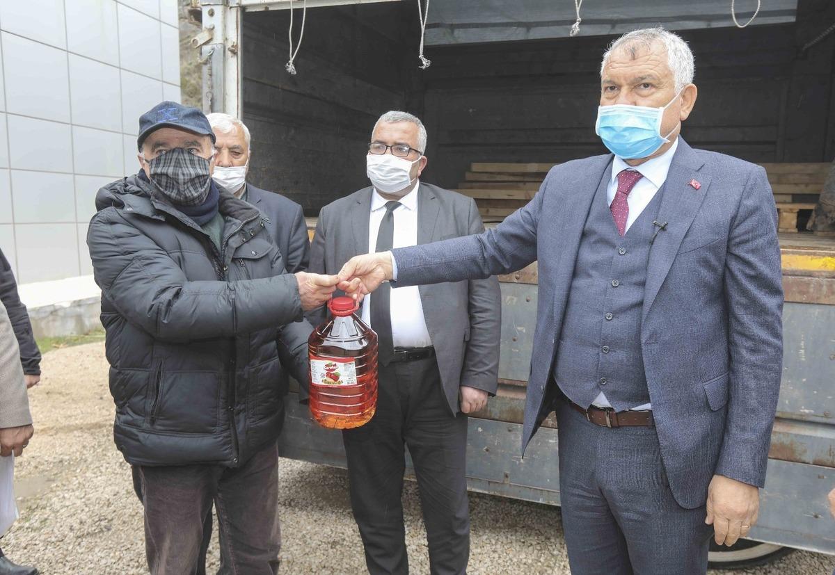 Kiraz &uuml;reticisine biyolojik m&uuml;cadele desteği