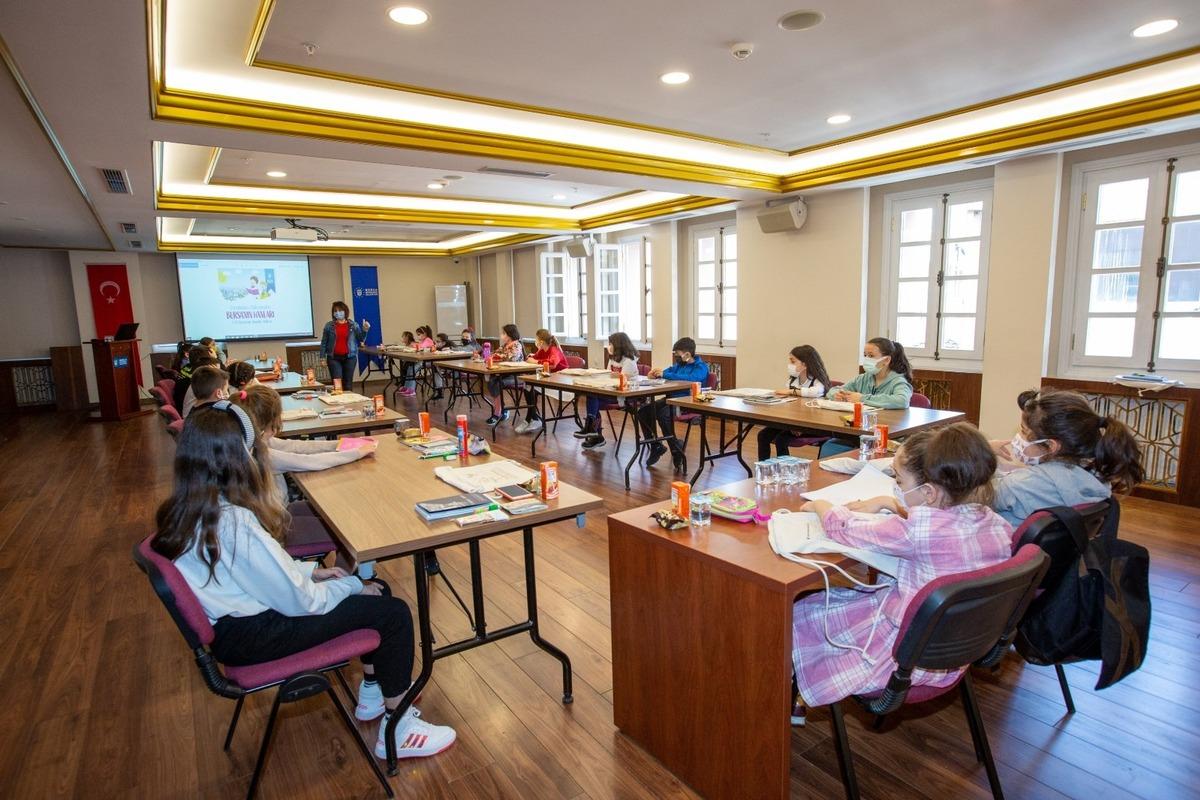 &Ccedil;ocukların kaleminden tarihi hanlar