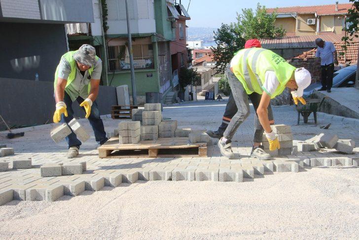 Bayraklı’da 24 mahalleye 43 bin metrekare kilit parke G1