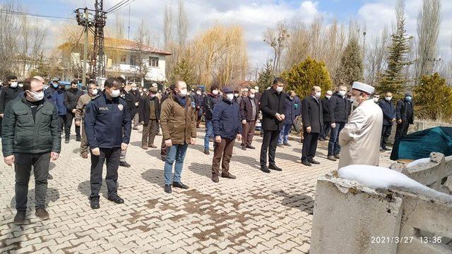Şehit babasının cenaze merasimine katıldılar