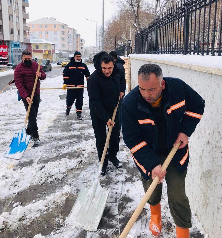 Başkan Demir, karla mücadele ekiplerinin yoğun mesaisine eşlik etti G3