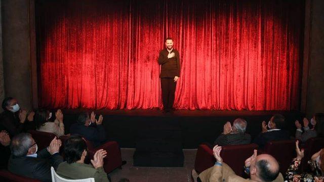 Mersin’de ’Ölümü ardında gezdirenler’ oyunu sahnelendi