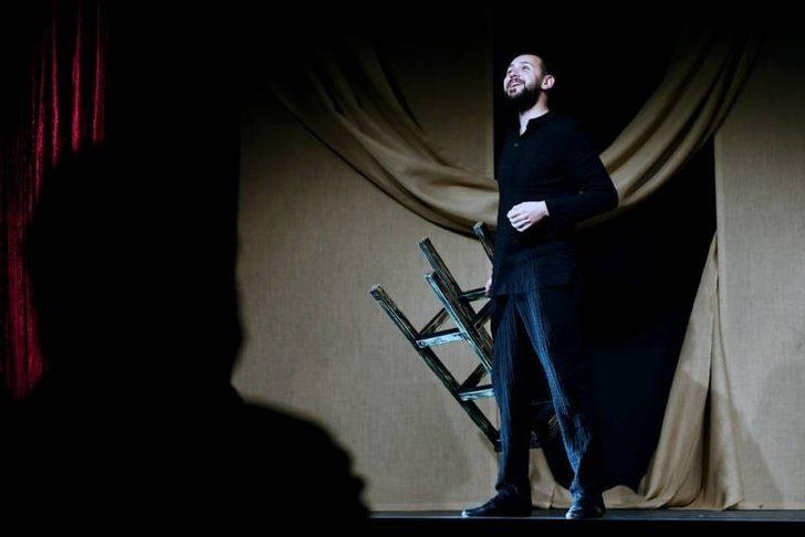 Mersin’de ’Ölümü ardında gezdirenler’ oyunu sahnelendi G2