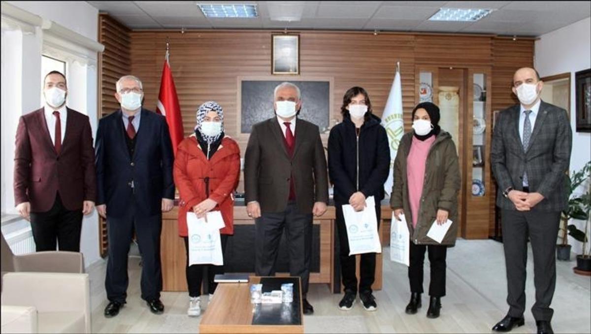 Yarışmalarda dereceye girenler &ouml;d&uuml;llendirildi