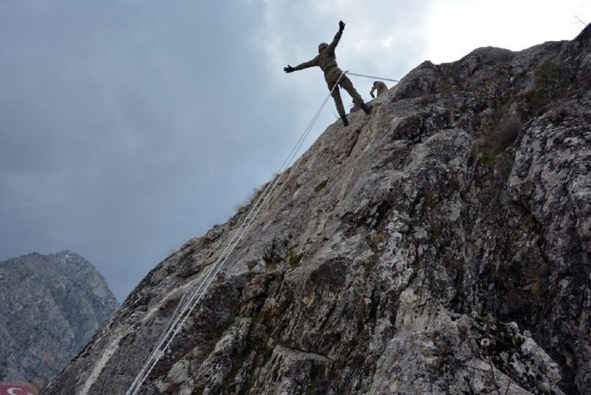 Isparta&rsquo;da Azerbaycan askerlerine dağcılık eğitimi verildi