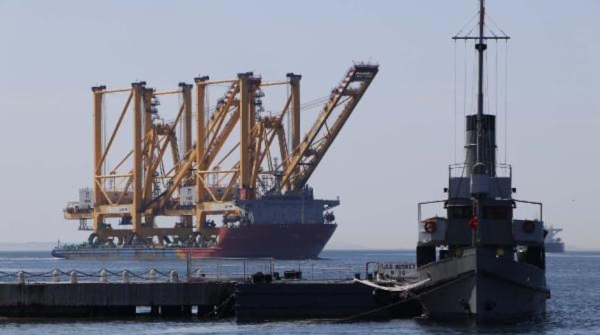 Yer: &Ccedil;anakkale Boğazı! Dev gemi &ouml;zel izinle ge&ccedil;ti