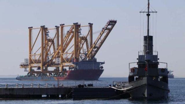 Yer: Çanakkale Boğazı! Dev gemi özel izinle geçti