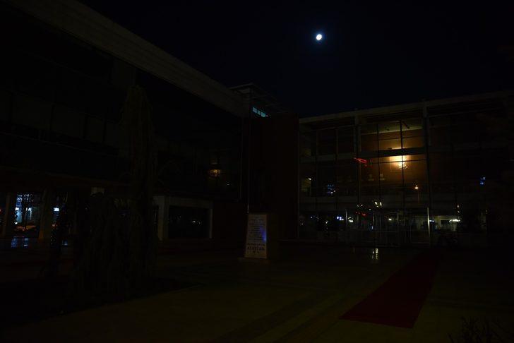 Işıklar Dünya için kapatıldı G4