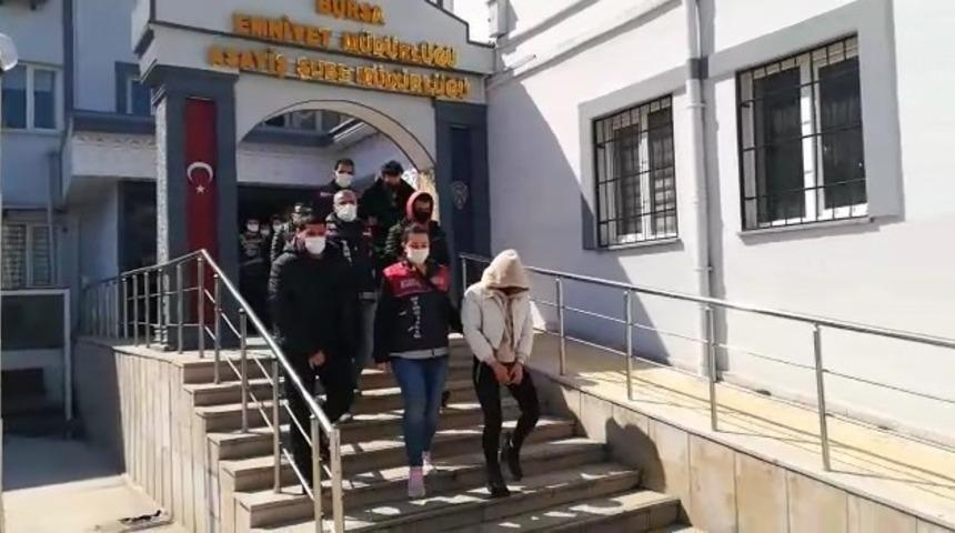 M&uuml;şteri hizmetlerinden aradıkları yalanıyla 116 bin lira kredi &ccedil;ektirip dolandırdılar