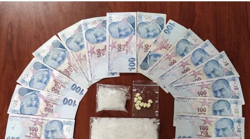 Şüphe üzerine durdurulan aracın sürücüsü ehliyetsiz çıktı