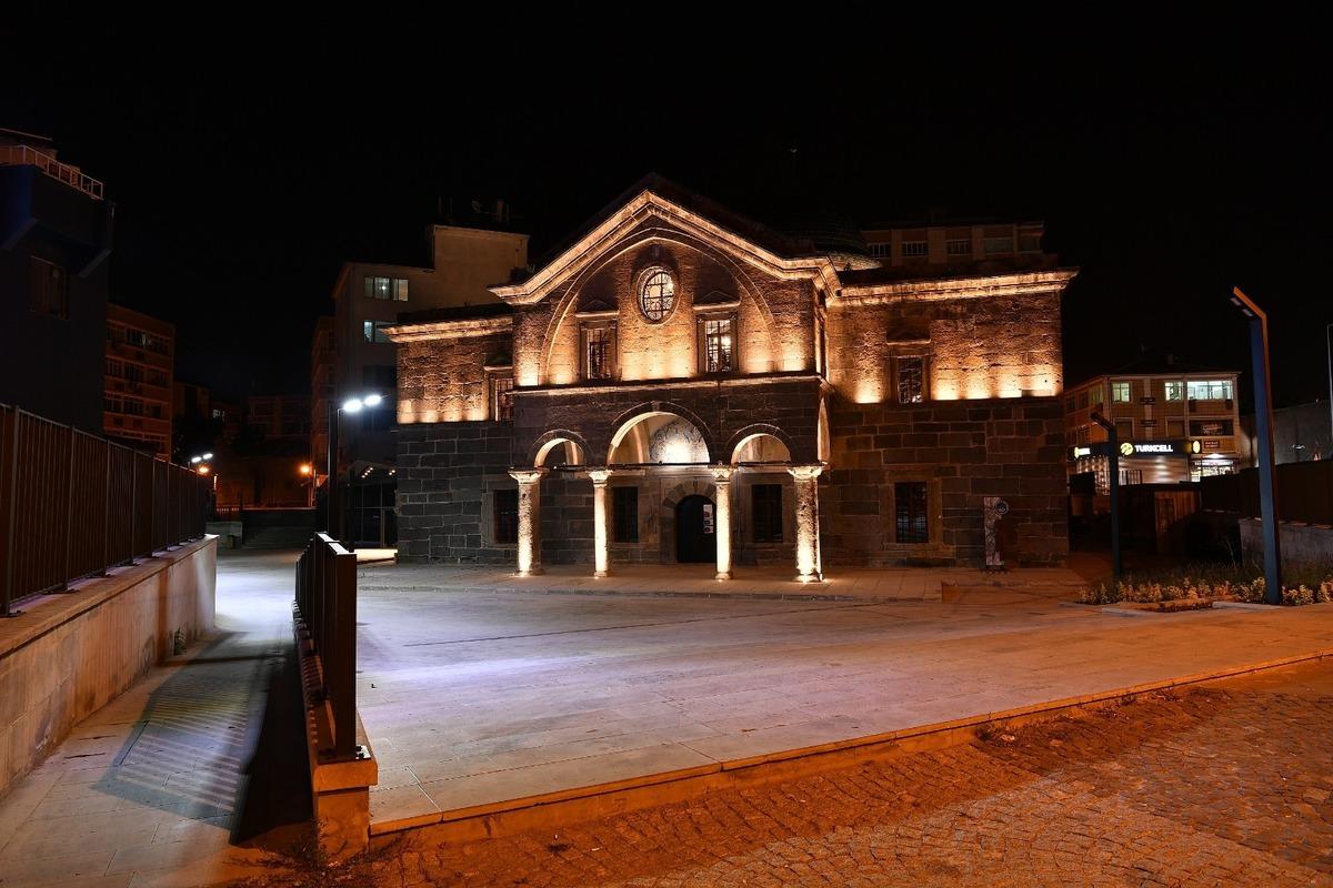 B&uuml;y&uuml;kkılı&ccedil;, "K&uuml;t&uuml;phaneler şehri olma yolundayız"