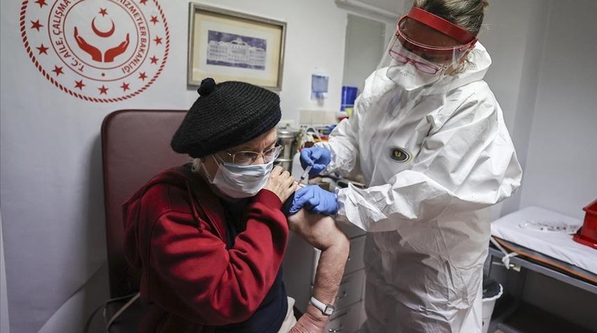 Son Dakika: Koronavirüs aşılamasında yeni aşama! 60 yaş üzeri ve eşleri ile risk grubundaki bazı hastalar için randevular açıldı