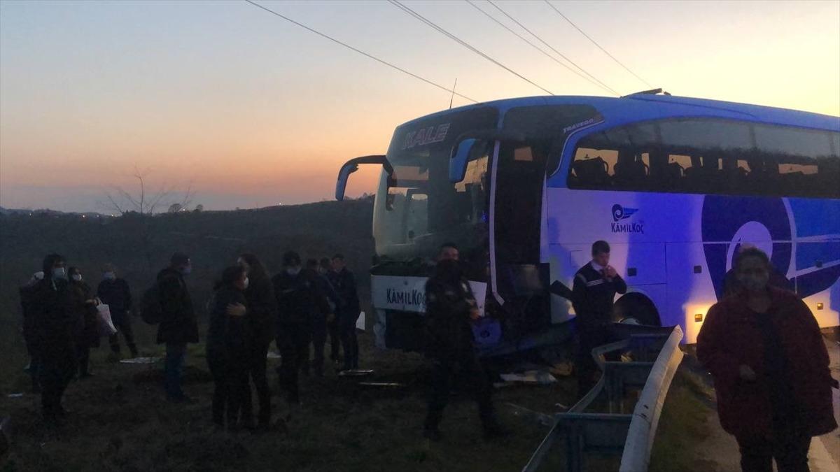 D&uuml;zce'deki trafik kazasında hayatını kaybeden iki arkadaş Sakarya'da toprağa verildi