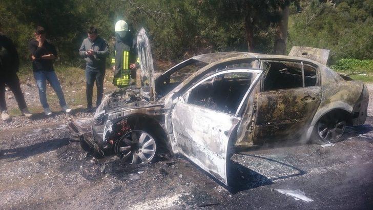 Seyir halindeki otomobil küle döndü G3