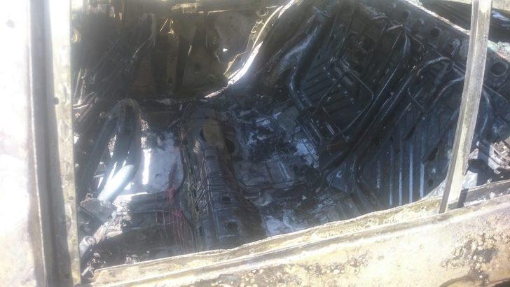 Seyir halindeki otomobil küle döndü G4