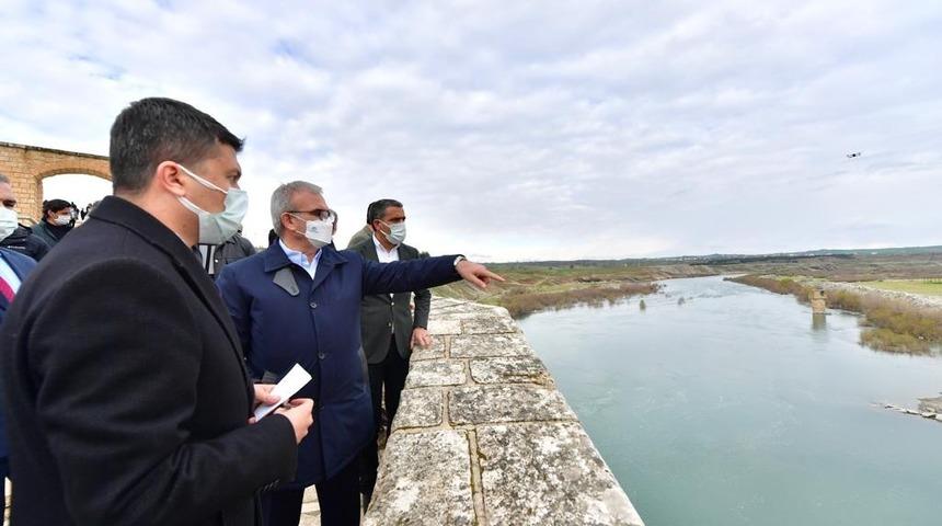 Malabadi K&ouml;pr&uuml;s&uuml; etrafına 22 bin metrekarelik park alanı yapılacak