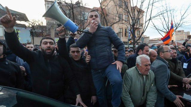 Nikol Paşinyan: Siyasi kriz yaşayan Ermenistan da Başbakan Paşinyan, Nisan ayında istifa edeceğini açıkladı 1