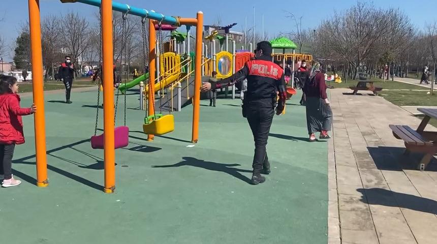 Kısıtlamada parka gitti, polisten ka&ccedil;arken &ccedil;ocuğunu kaybetti!
