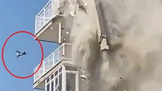 İzmir’de bina yıkılırken aşağıya düşen kedi ağır yaralandı