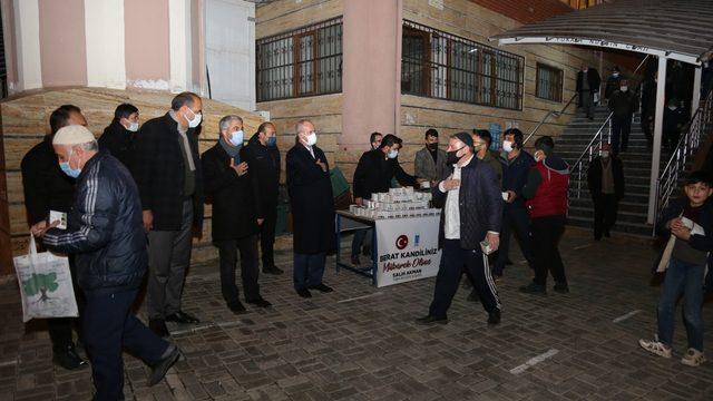 Tuşba Belediyesi kandil simidi dağıttı