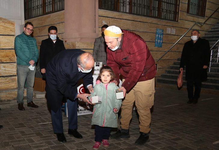 Tuşba Belediyesi kandil simidi dağıttı G2