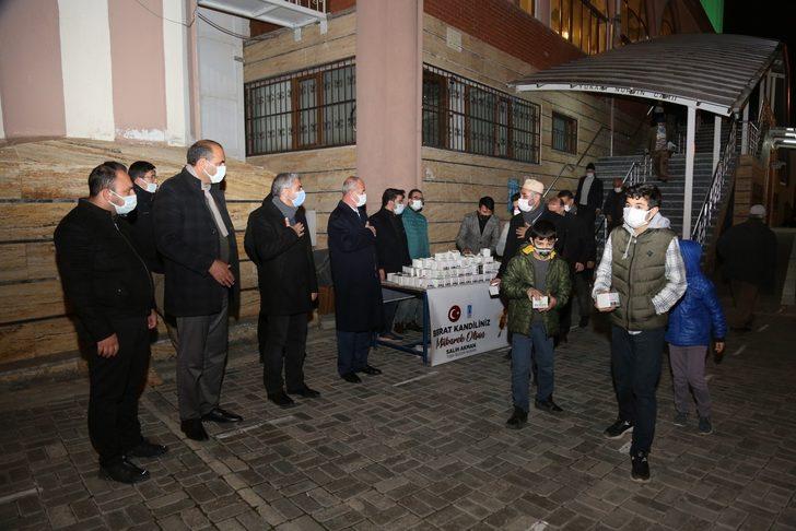 Tuşba Belediyesi kandil simidi dağıttı G3