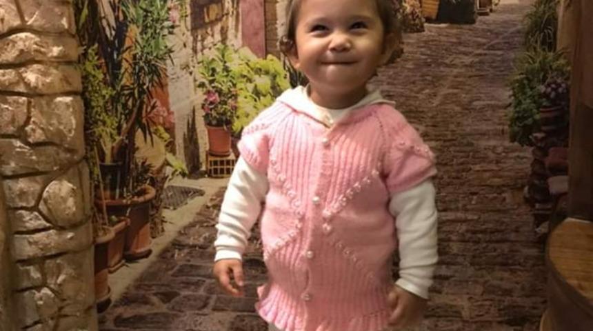 Sokakta oyun oynarken otomobilin çarptığı Ayşe Naz, öldü