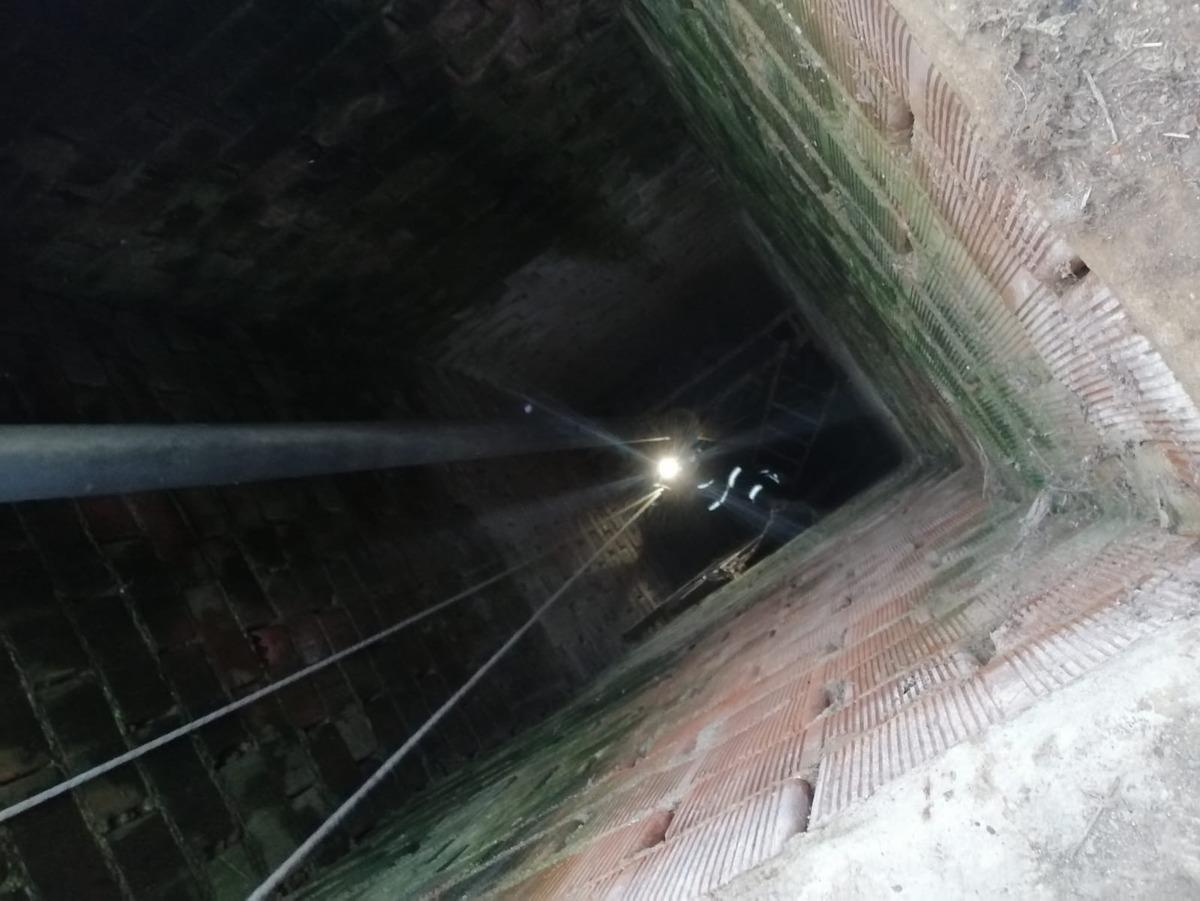 Su kuyusuna d&uuml;şen &ccedil;ocuğu itfaiye kurtardı