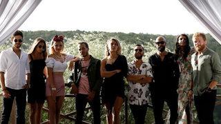 Survivor birleşme partisinde yarışmacılar şık kıyafetleriyle göz kamaştırdı!