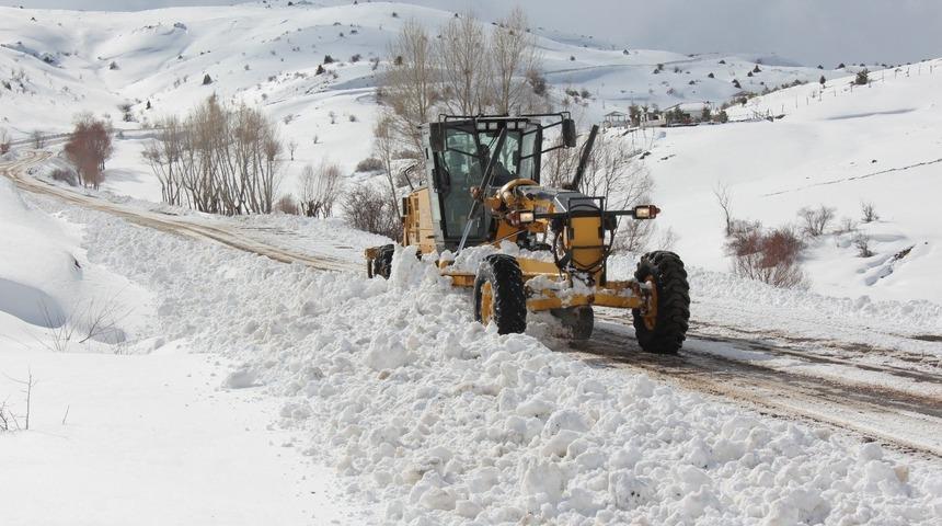 Erzincan&rsquo;da kar ve tipiden 26 k&ouml;y yolu ulaşıma kapandı
