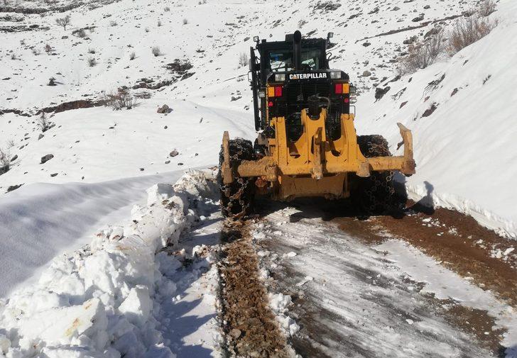 Batman’da kar nedeni ile kapanan köy yolları açılıyor G1